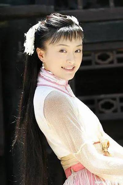 有个约会3》;同年,她与赵文卓,何润东合作出演古装武侠剧《风云2》