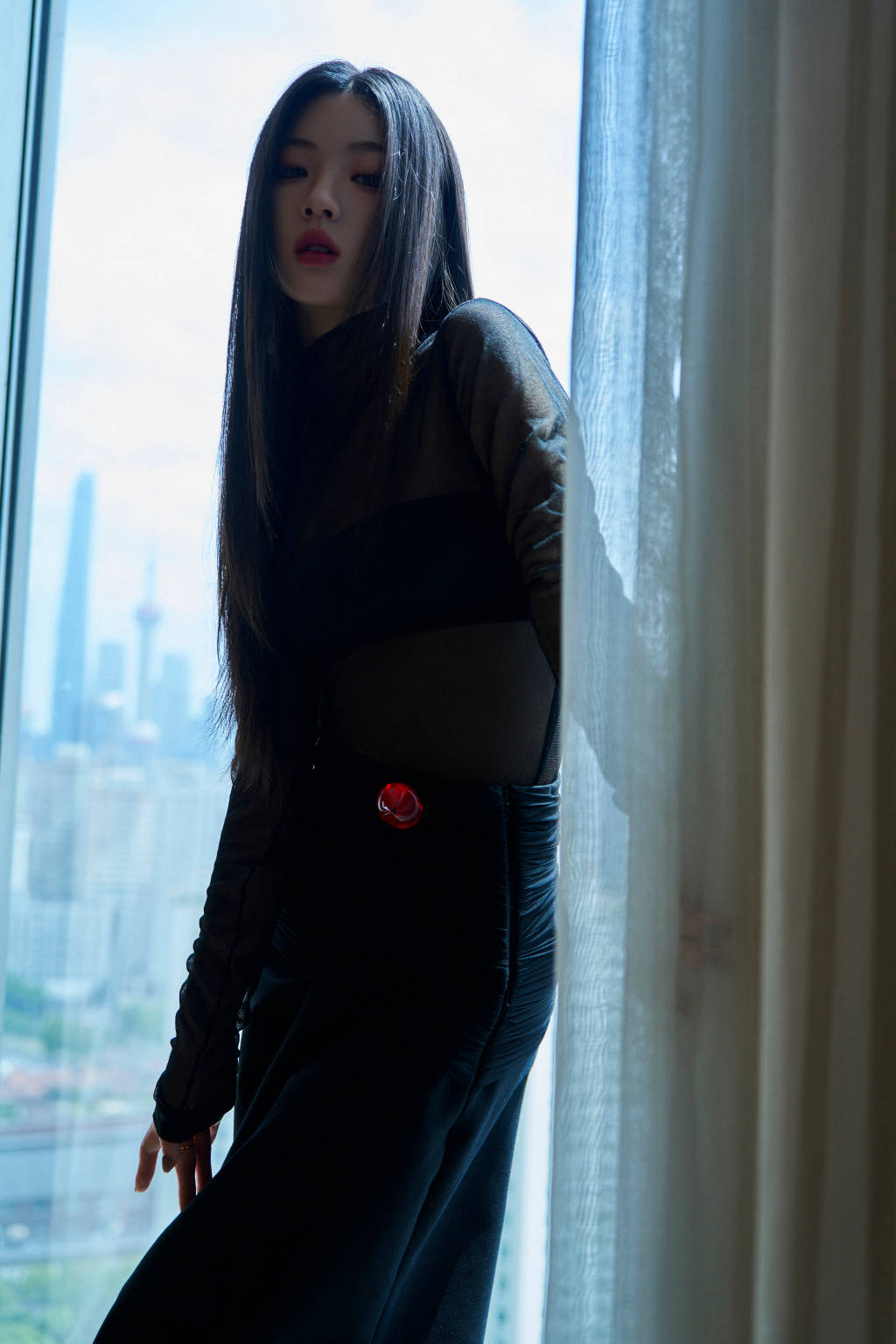 单依纯蕾丝透视装冷面性感 红唇烈焰展现极致张力_纯化_造型_写真照