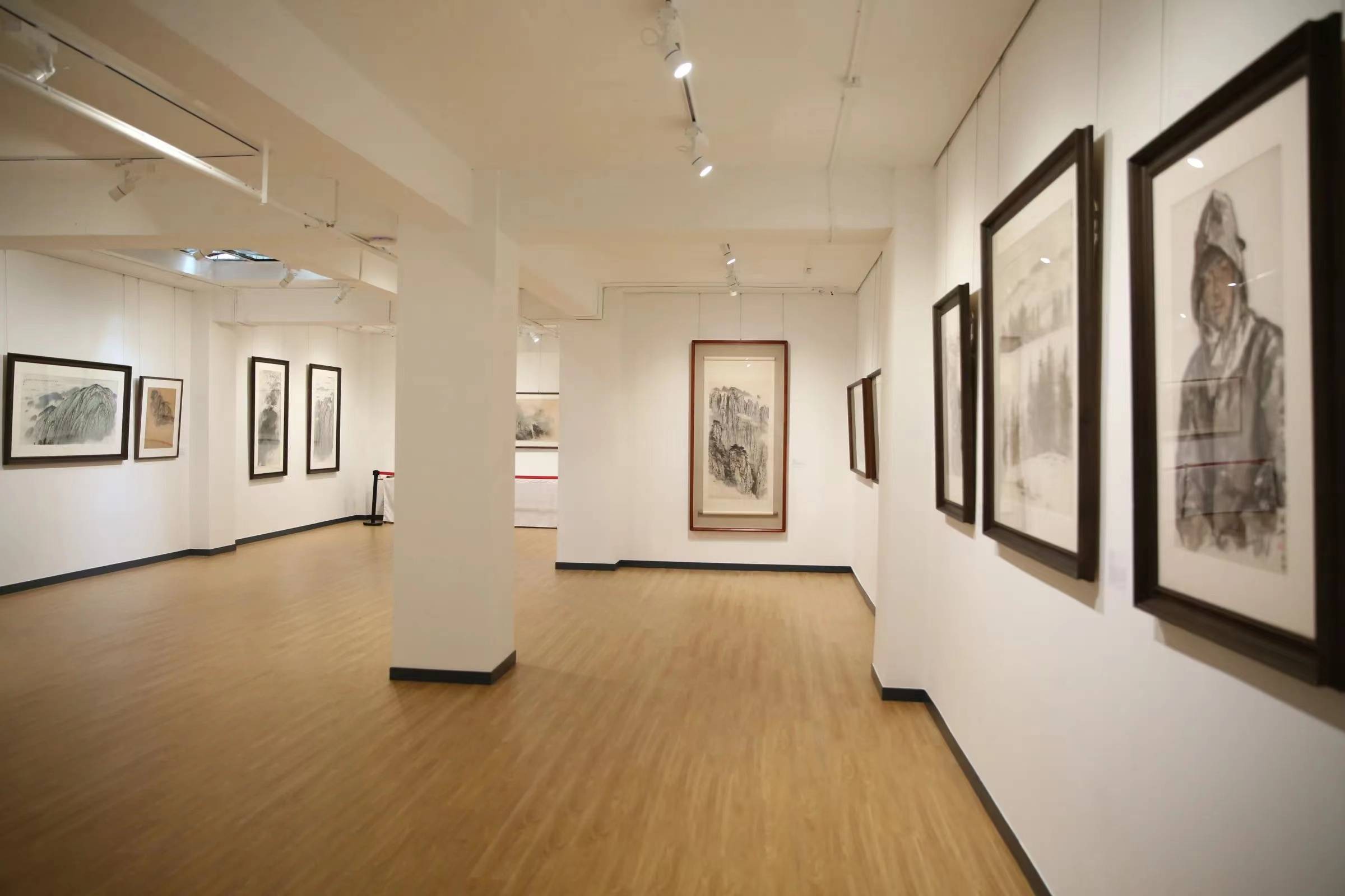 被文化长廊"下架"的书画_展厅_作品_观赏者