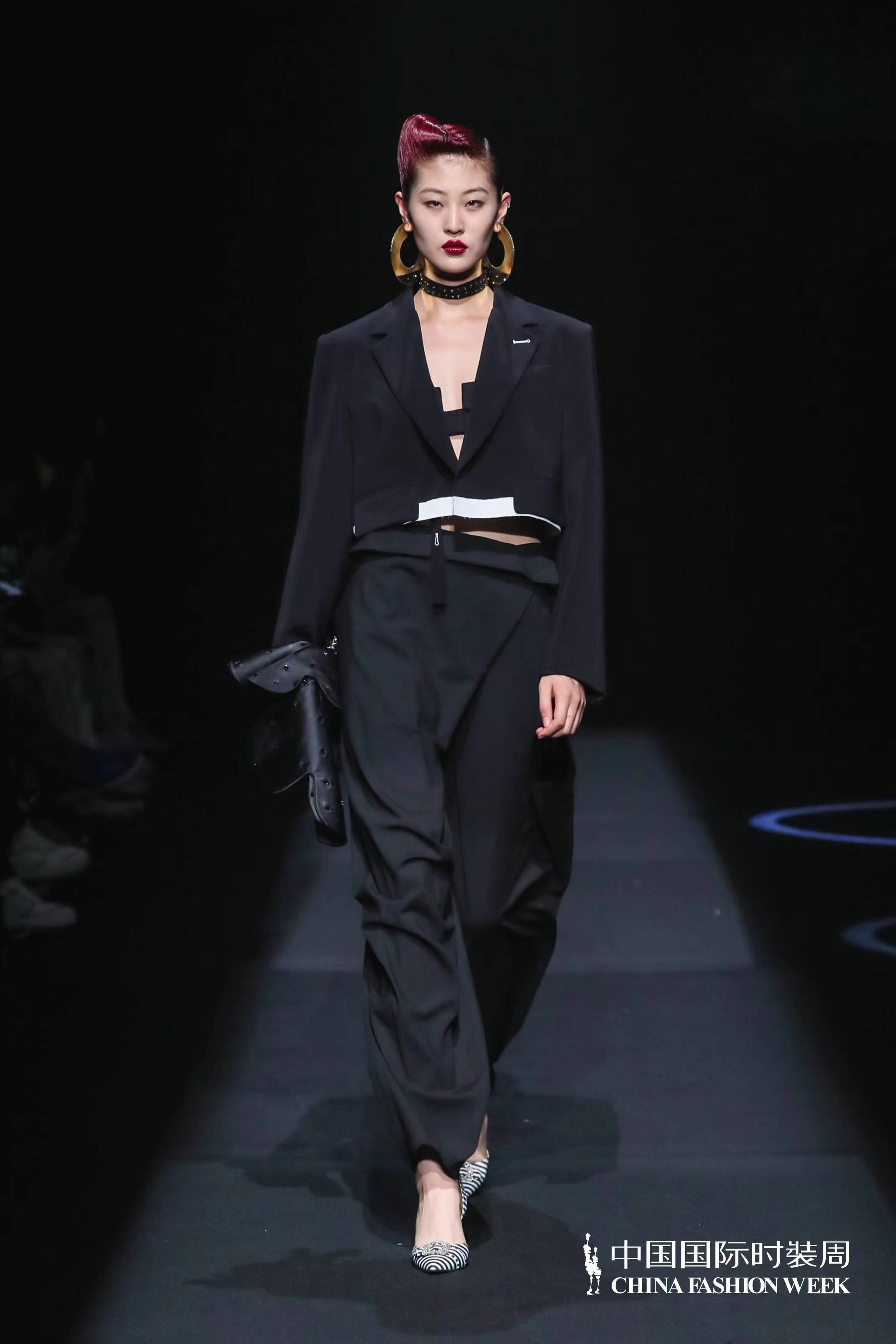 设计师邢永:用时装设计重现90年代摩登风格,感谢消费者帮助推动高定