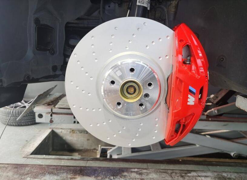 宝马mp刹车卡钳车零配件:大连德利汽车改装11.