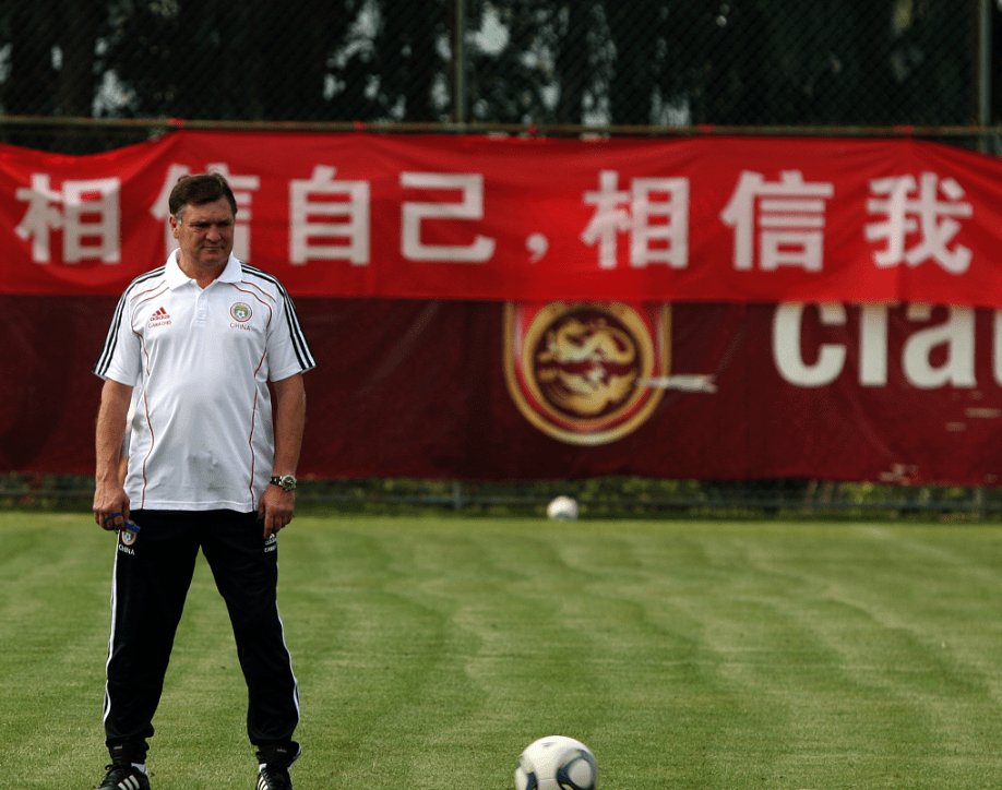 泰国0:8惨败!名记:卡马乔时期国足0:8输巴西的翻版