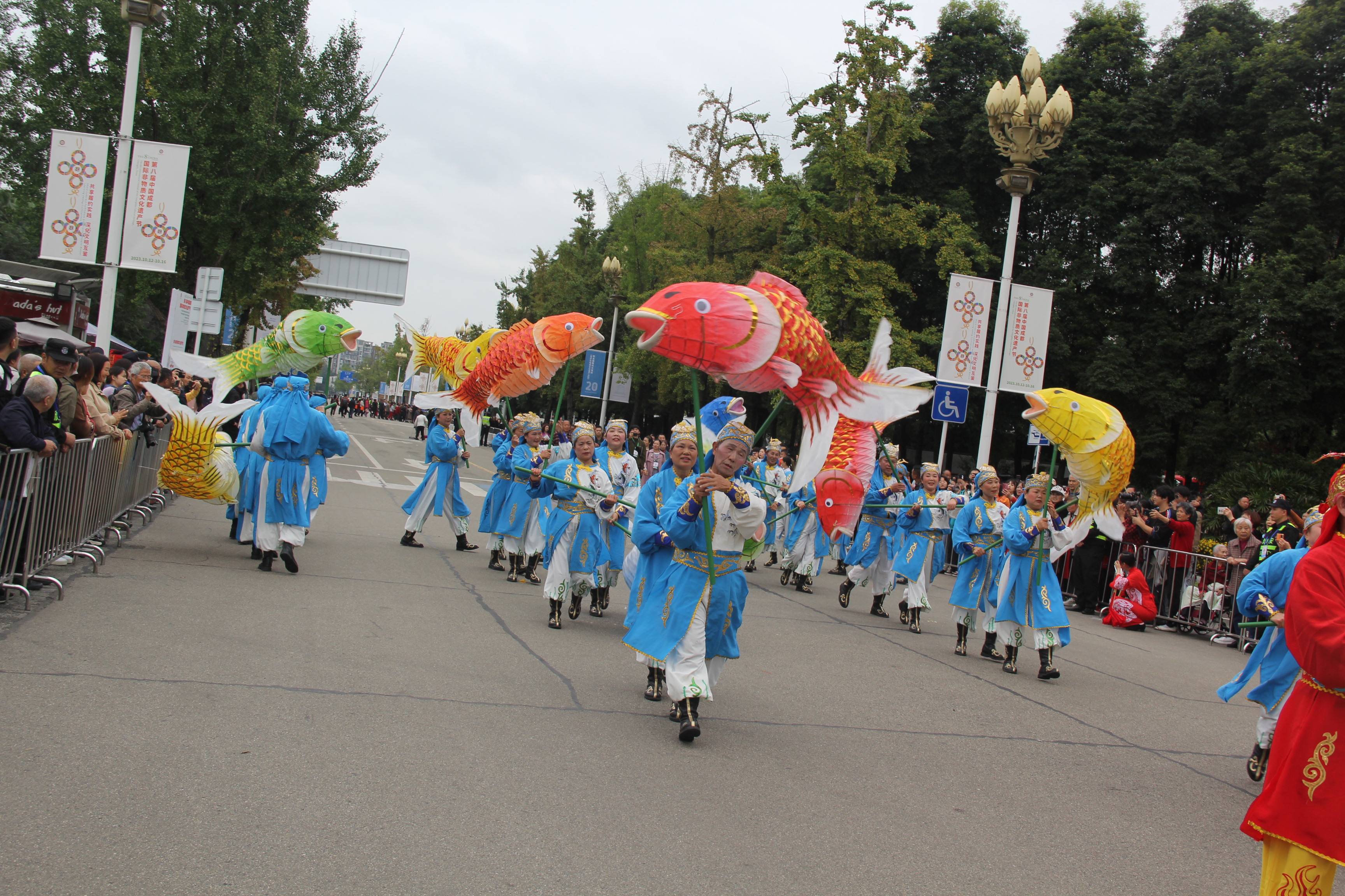 重庆大足万古鲤鱼灯舞亮相第八届中国成都国际非遗节_表演_展演_活动