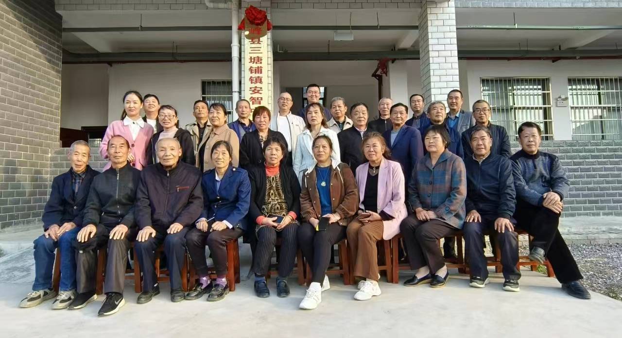 重阳再聚首,共话桑榆情 ——双峰县三塘铺镇中心小学召开退休教师座谈