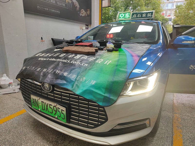 比亚迪秦ev出租车怎么争先恐后来怀化德骏改装汽车音响?