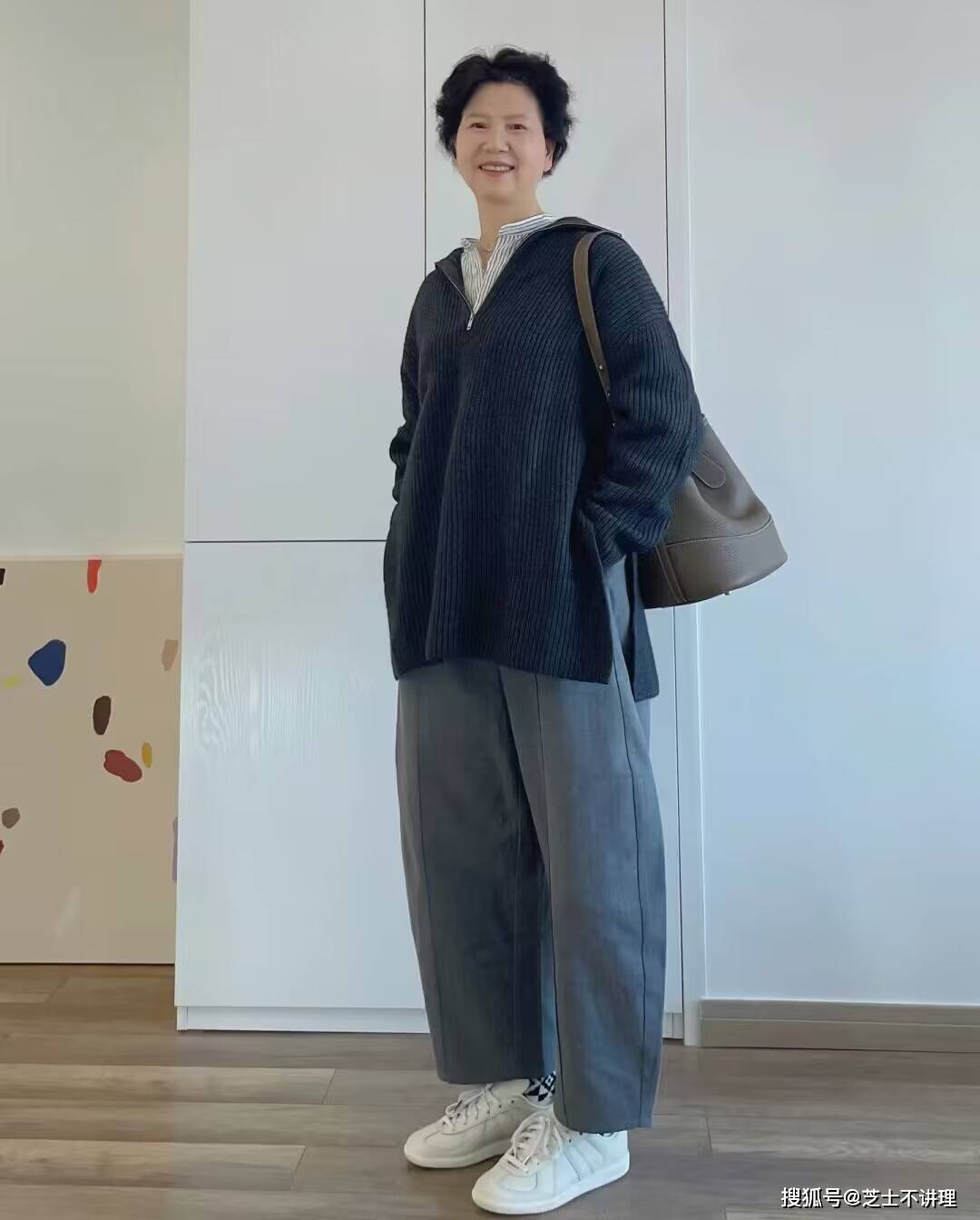 上了年纪的女人,建议跟着这位"60岁阿姨"学穿搭,高级有品位