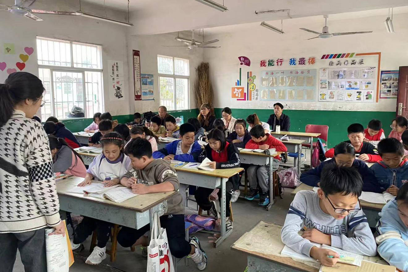 邓州市元庄中心校在王寨学校组织小学业务检查暨听评课教研活动_课堂