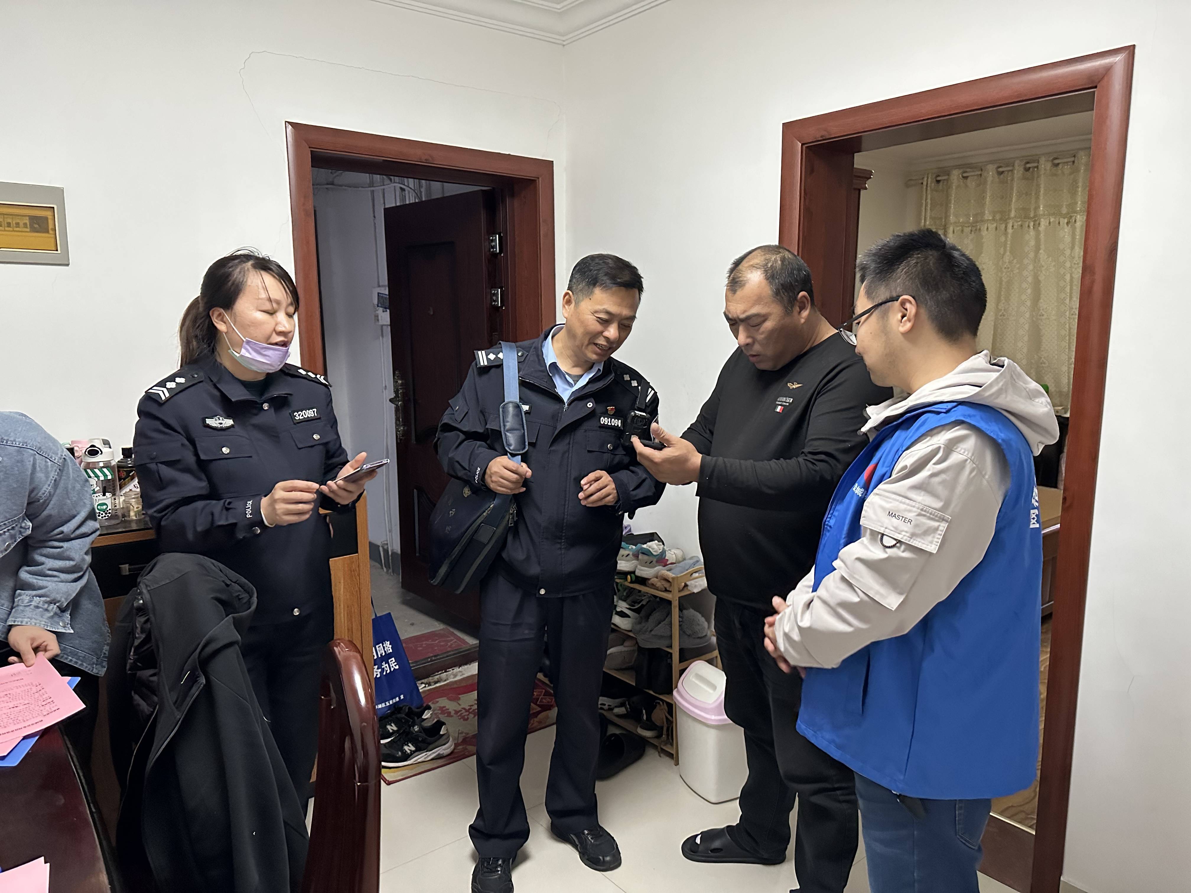 五星街道印汽社区:网格员协同民警齐上阵,提升辖区群众反诈能力