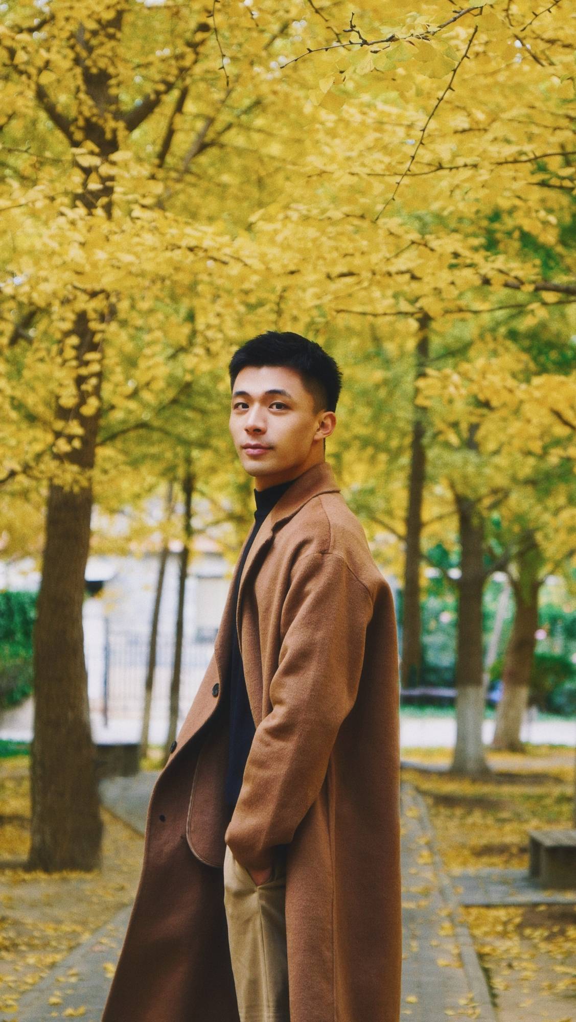 孙林飞深秋写真曝光 邻家男孩温暖十足_青年_活力_光影