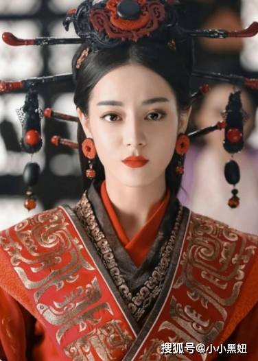 31岁迪丽热巴成熟性感妩媚动人_魅力_演技_气质