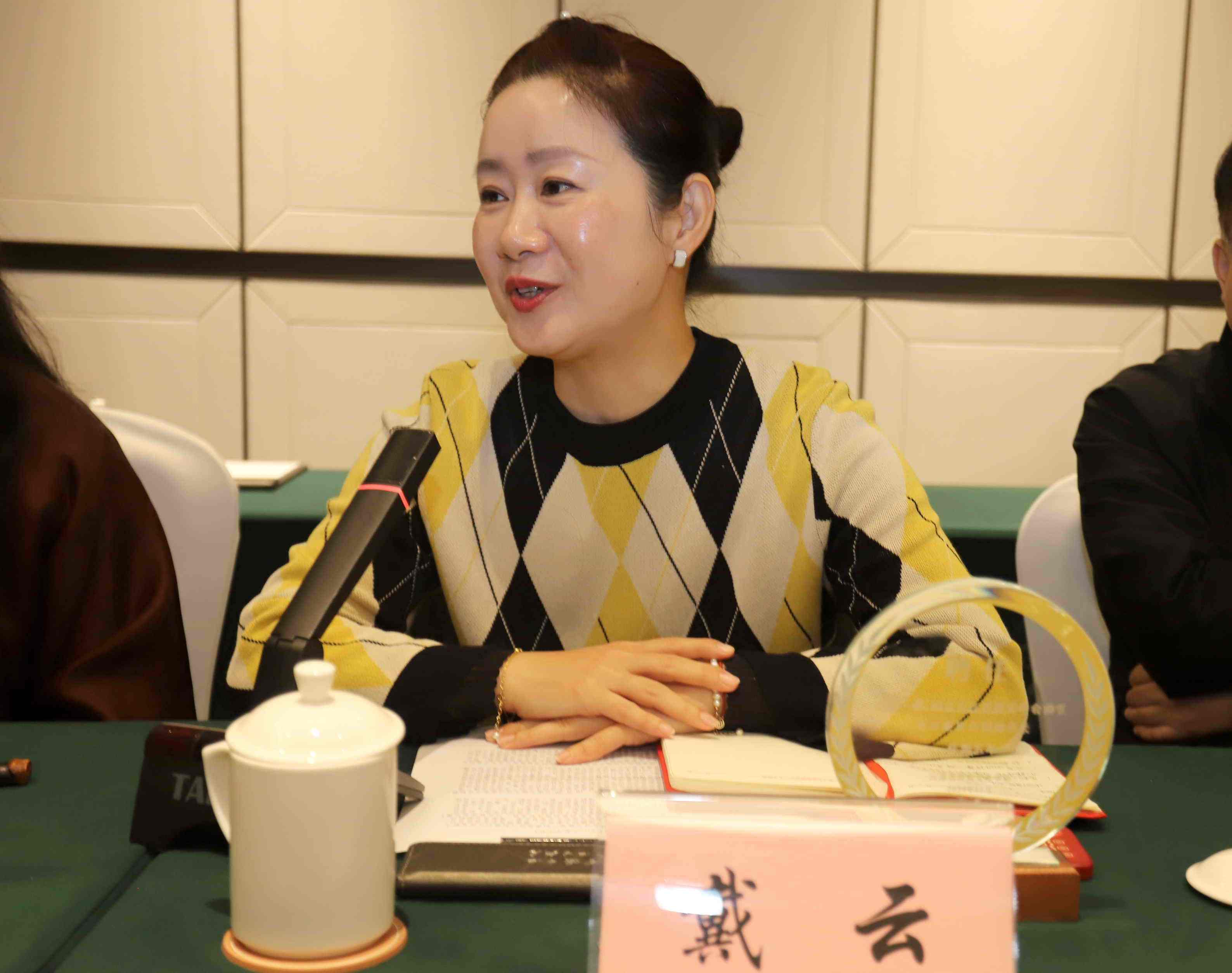 据曲艺专业委员会秘书长蔡敬东介绍:本届专业委员会年轻委员居多,这