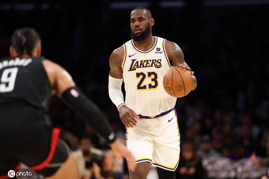 詹姆斯多项数据生涯新高 命中率 末节得分领跑联盟_本赛季_第四节