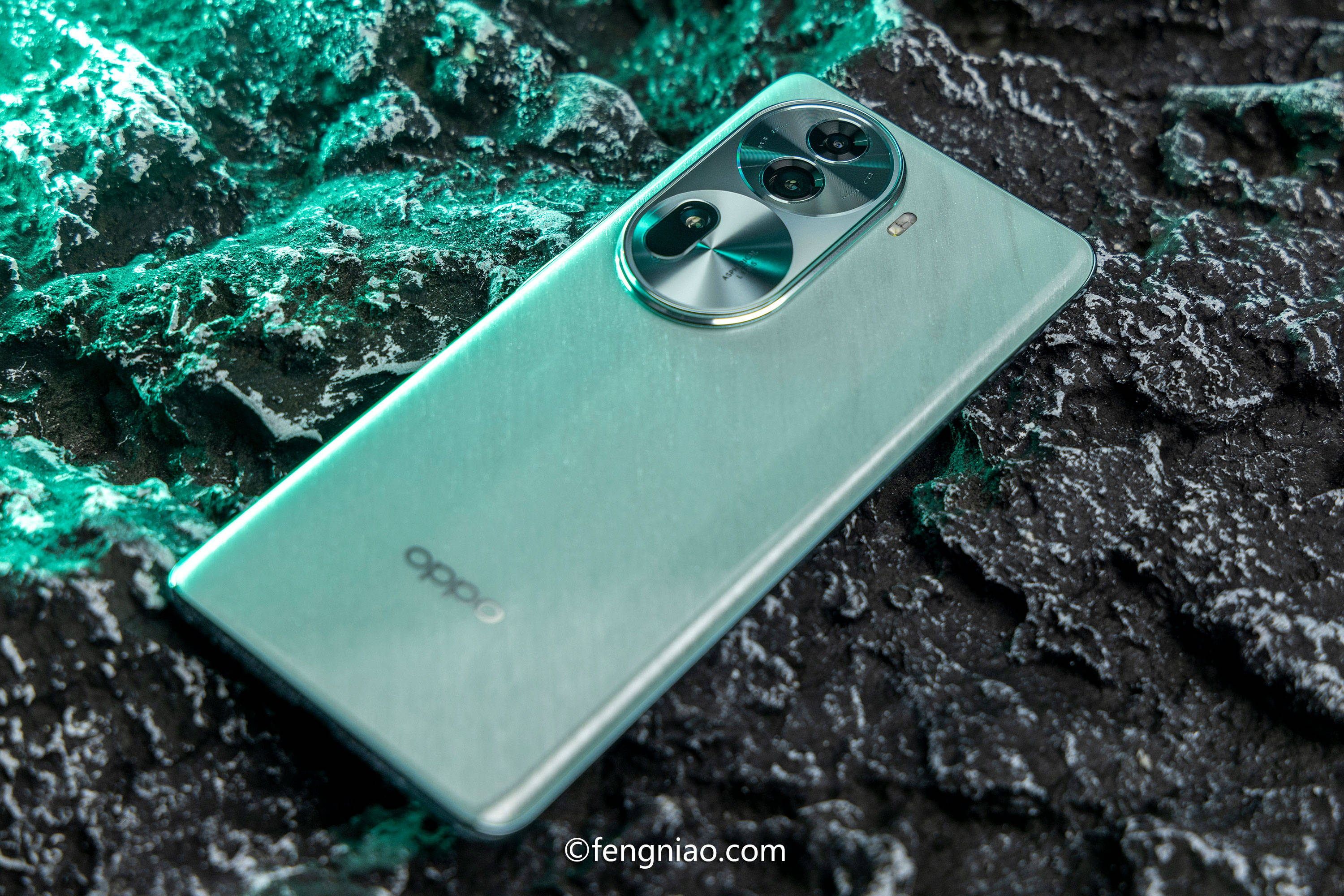 萤石青配色焕发独特魅力 oppo reno11开箱图赏_影像_系列_宝石
