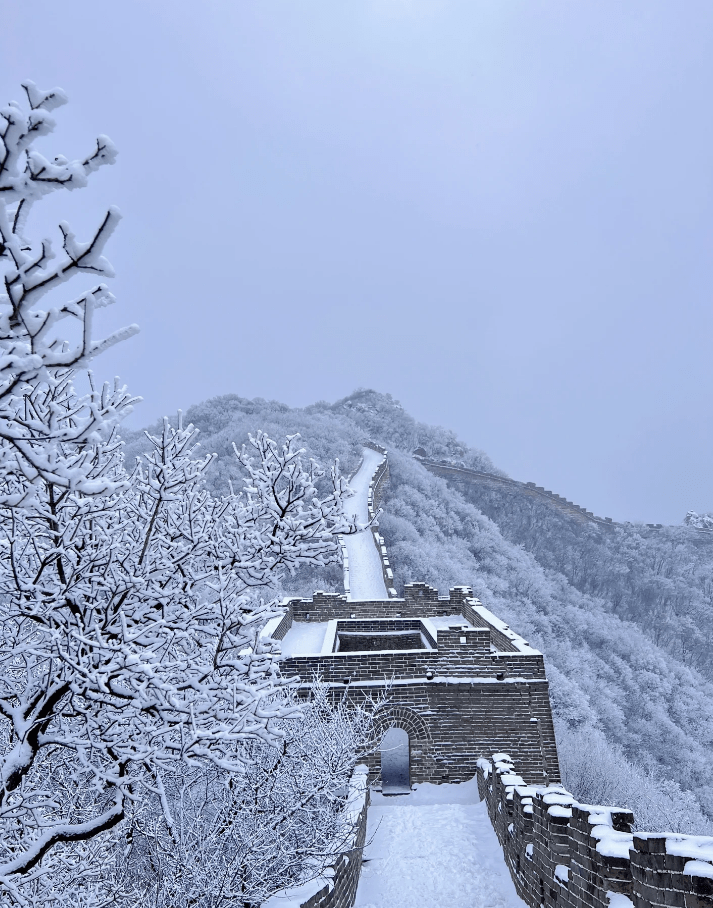 八达岭长城雪景图片