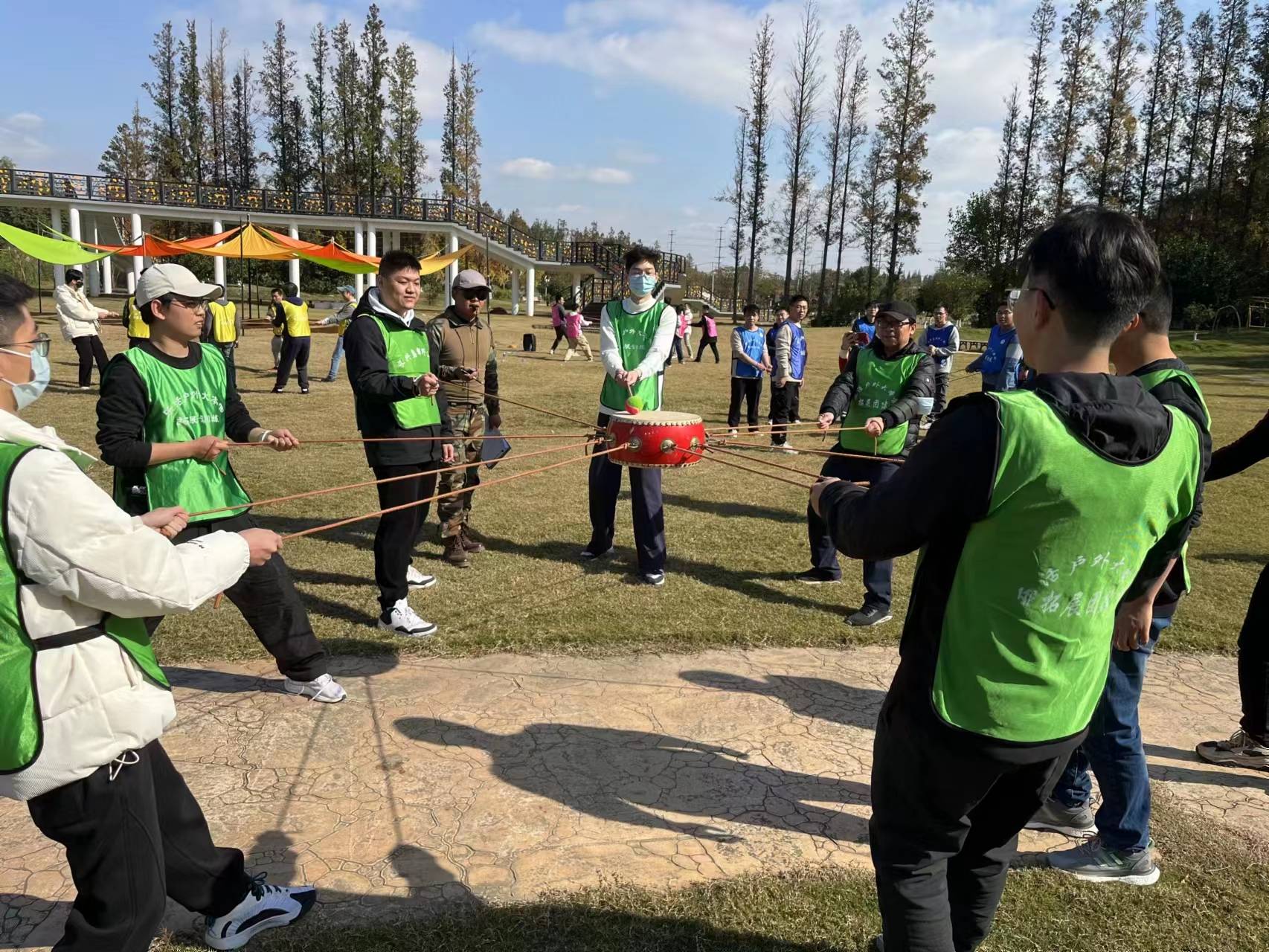 下方留「人數 團建」免費定製方案·娛樂遊戲:真人cs,田園射箭,越野