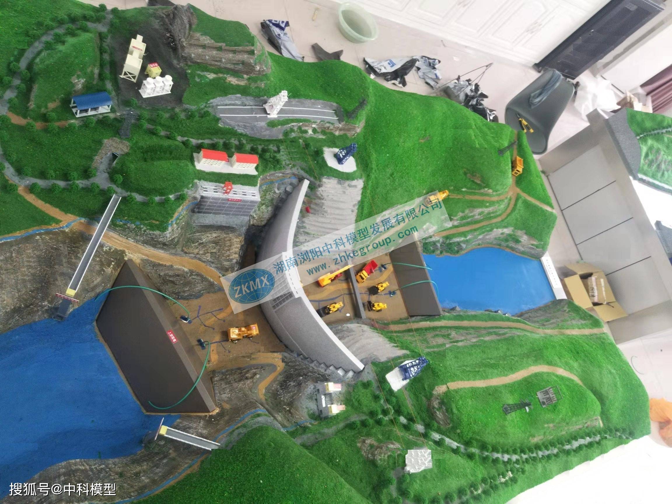 拱坝∣重力坝∣土石坝∣水闸枢纽工程施工模型 水利工程施工沙盘