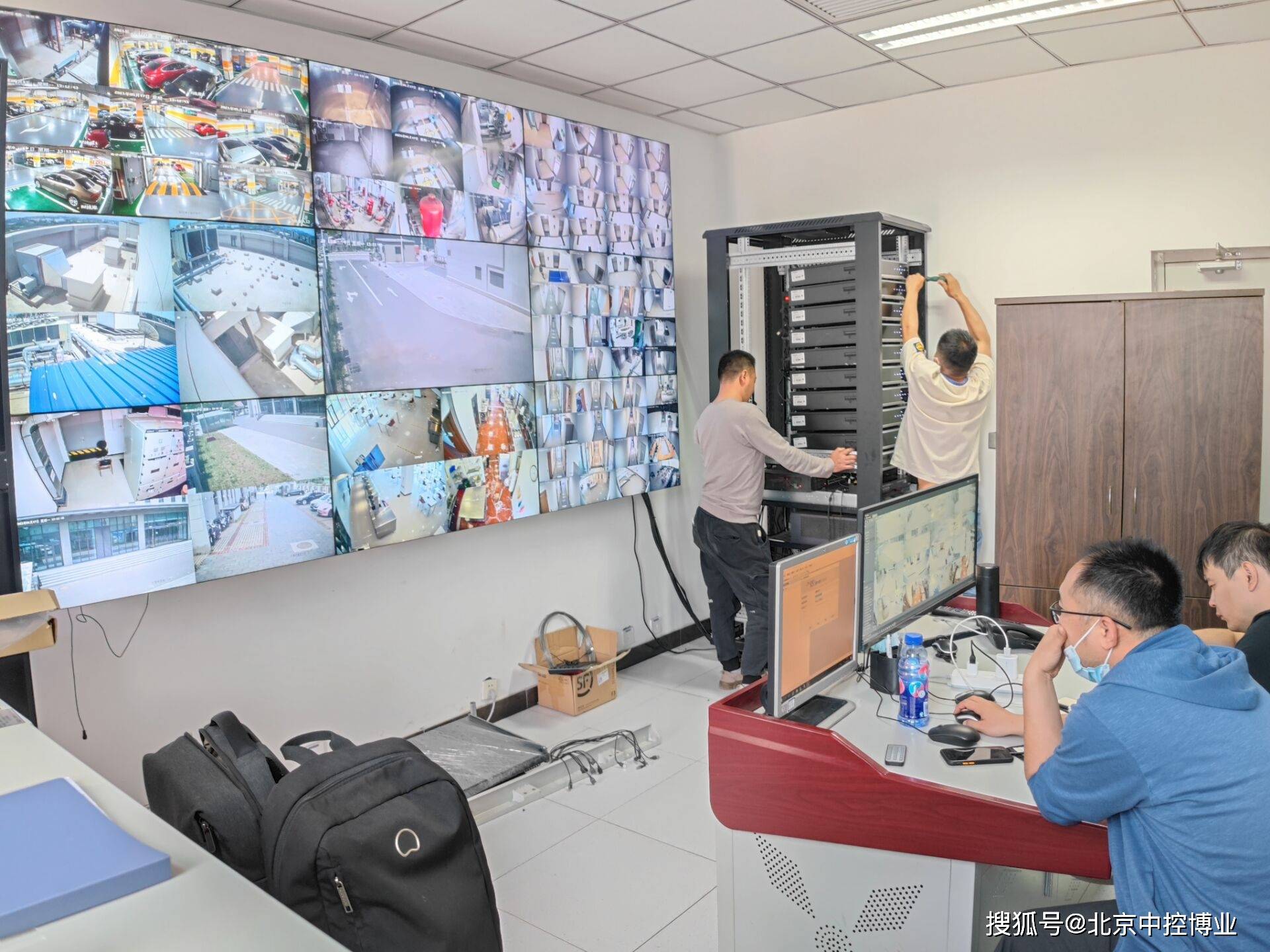 智能监控系统中心控制室设备布置_控制台_显示器_监视器