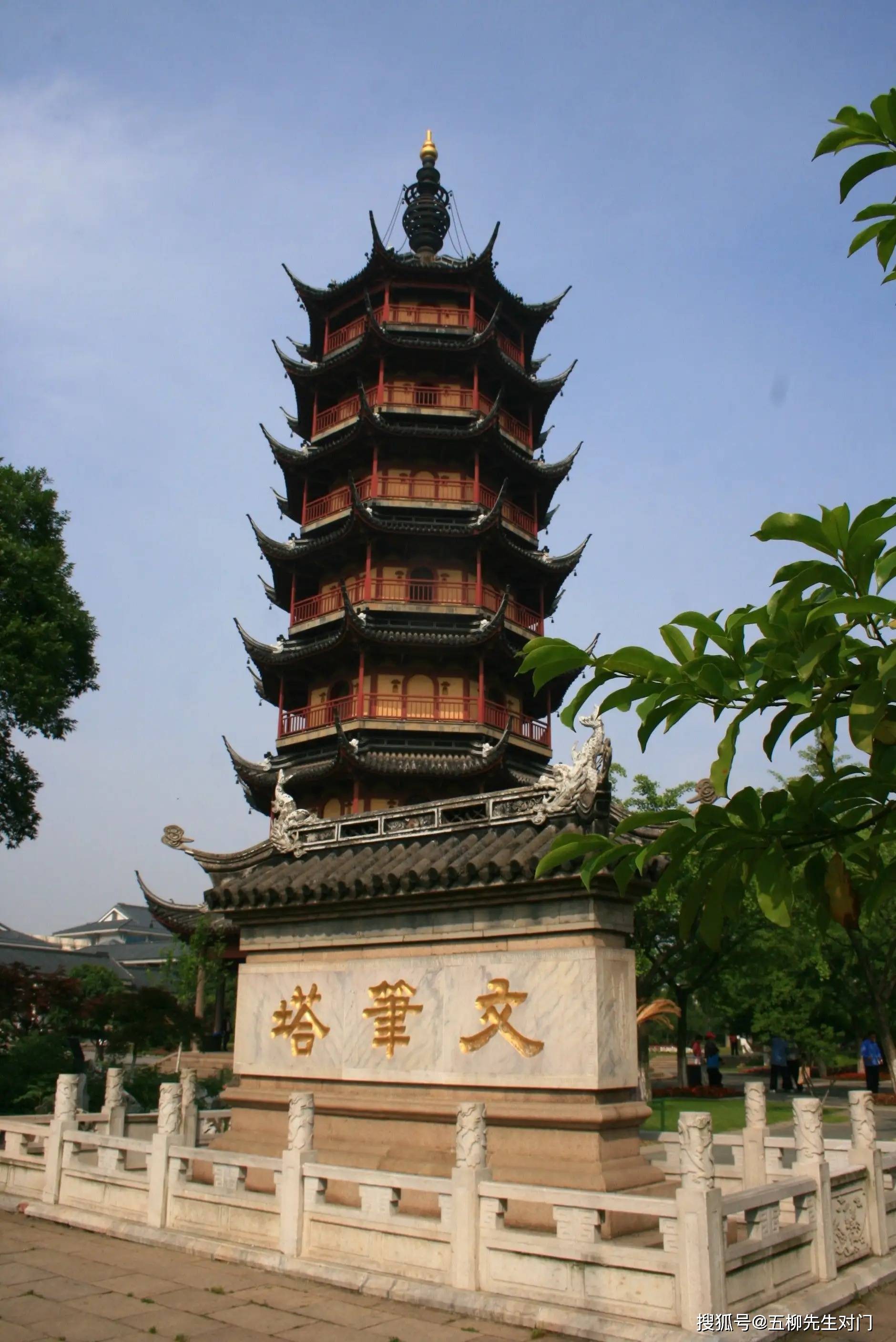 景区内有许多富有诗情画意的景点.