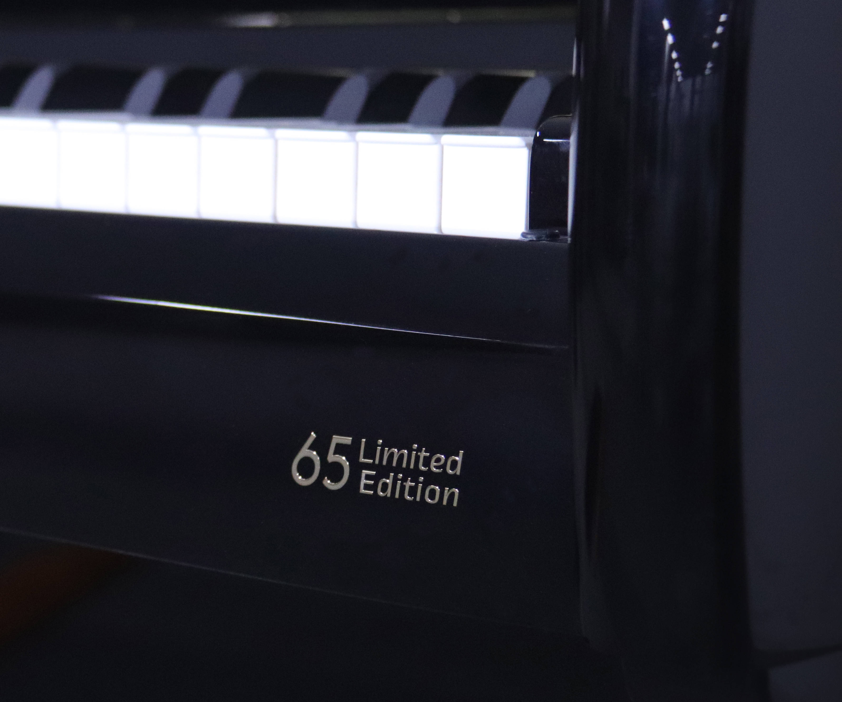 钢琴诞生65周年纪念款su122y