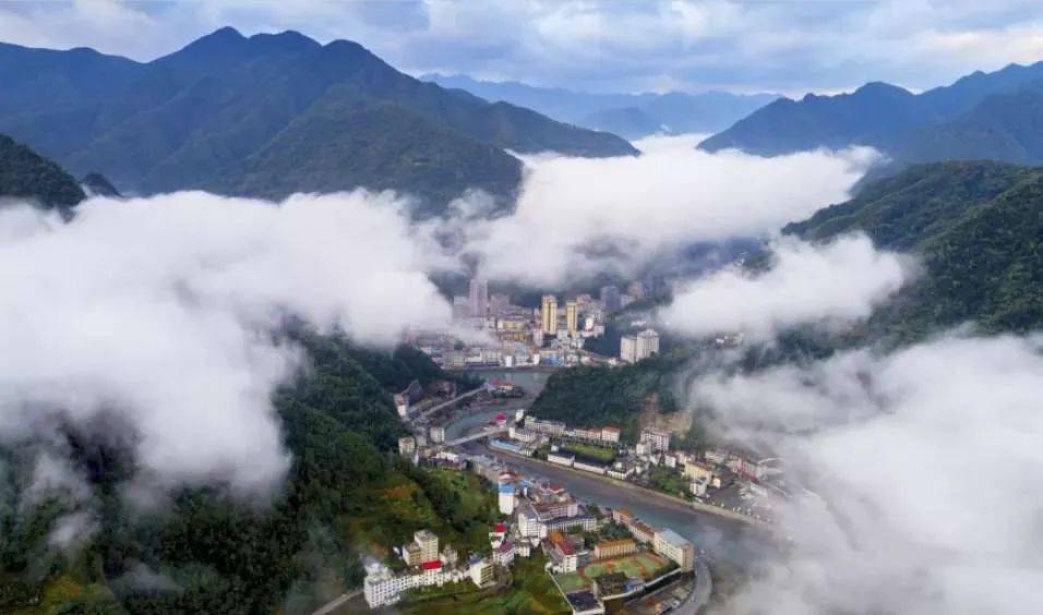 (来源:镇坪旅游 疫情虽未过去 但镇坪初夏却早已到来 走进镇坪夏天