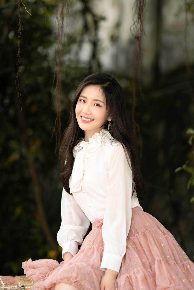 绝美黑白双天鹅姜贞羽王艺瑾公演舞台华丽造型一眼万年