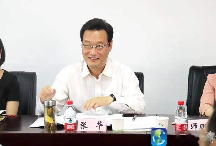 区领导何以龙,王身高,谭伟,师明萌,胡建川,李伟,宋平等参加分组讨论.