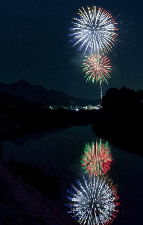 日本人又玩了个新花样全日本同一时间段全国共赏云烟花