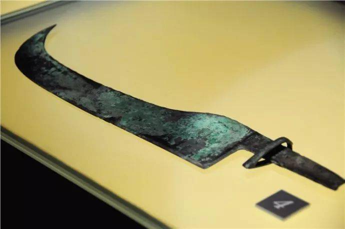 短铜矛 商代双系带銎青铜钺 商代此镈时代早,且