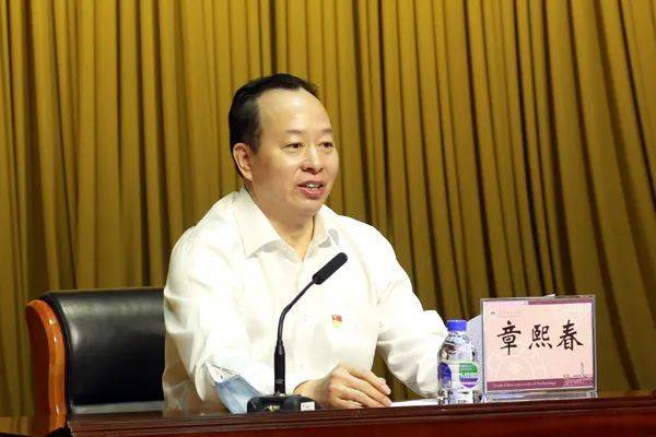 党委副书记陶韶菁,麦均洪,党委常委,副校长李正,李卫青出席会议