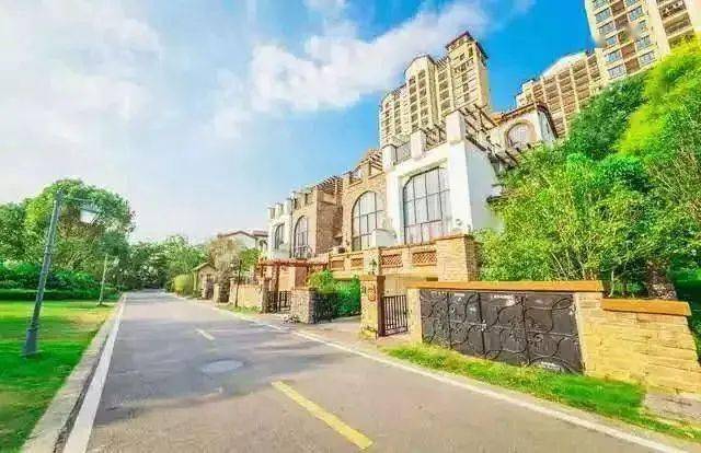 李亚鹤:破败衰朽的野公园,是九十年代儿童的梦想天堂