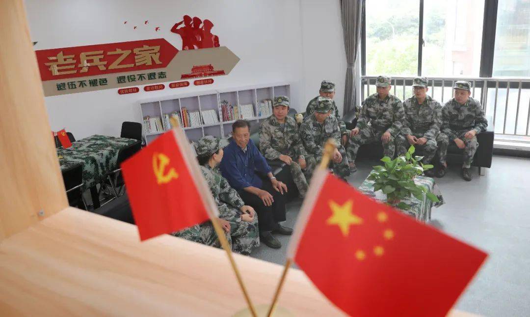 当"迷彩绿"燃烧"激情红"……_民兵组织