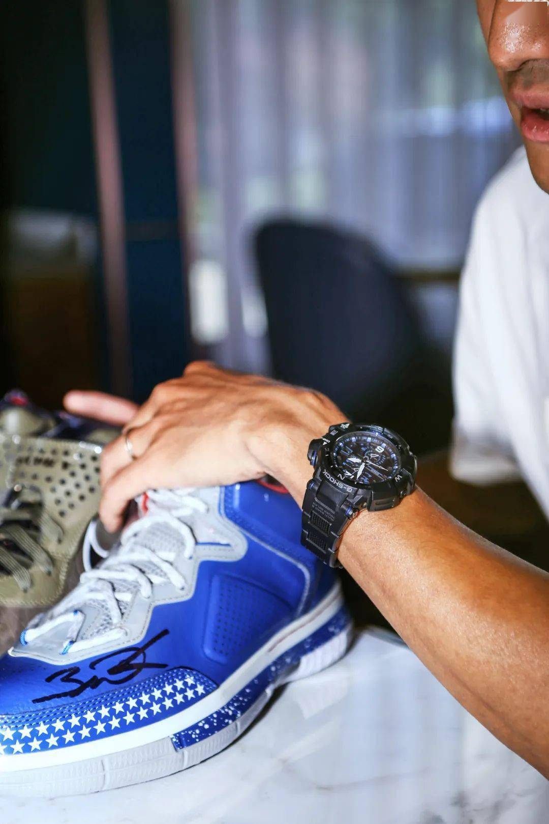 「去他 x 的地心引力.」_韩雨洋