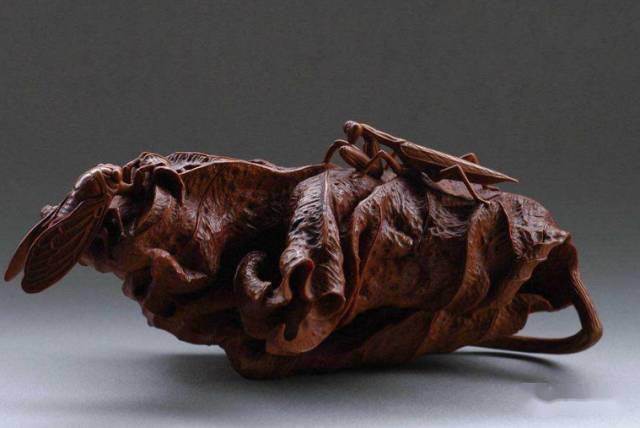 木雕里的虫趣仿佛每一只小虫都要振翅欲飞呢