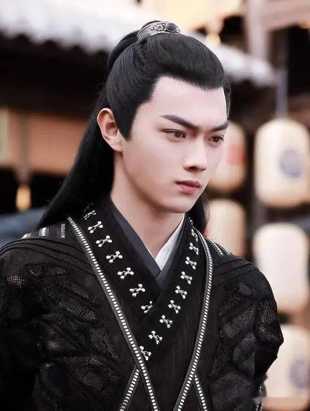 许凯饰演的厉尘澜外形上无可挑剔,实力演绎什么叫做"貌美如花"!