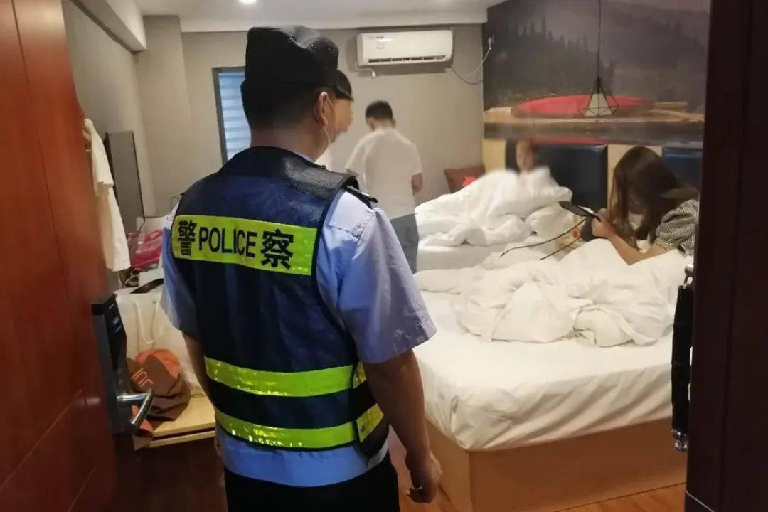 沙溪某公寓房间内抓获卖淫人员