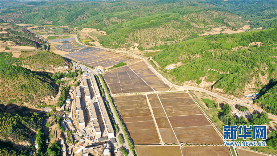 【聚焦世界環境日】航拍:夏日南泥灣青山環繞綠水依傍_延安市