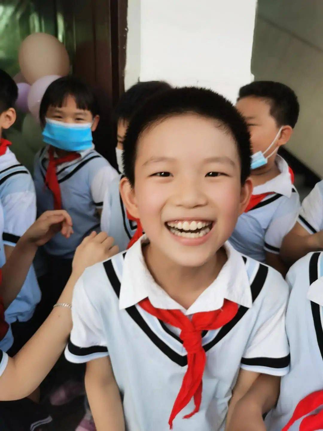 灵小动态灵水中心小学寻找最美笑脸定格幸福瞬间