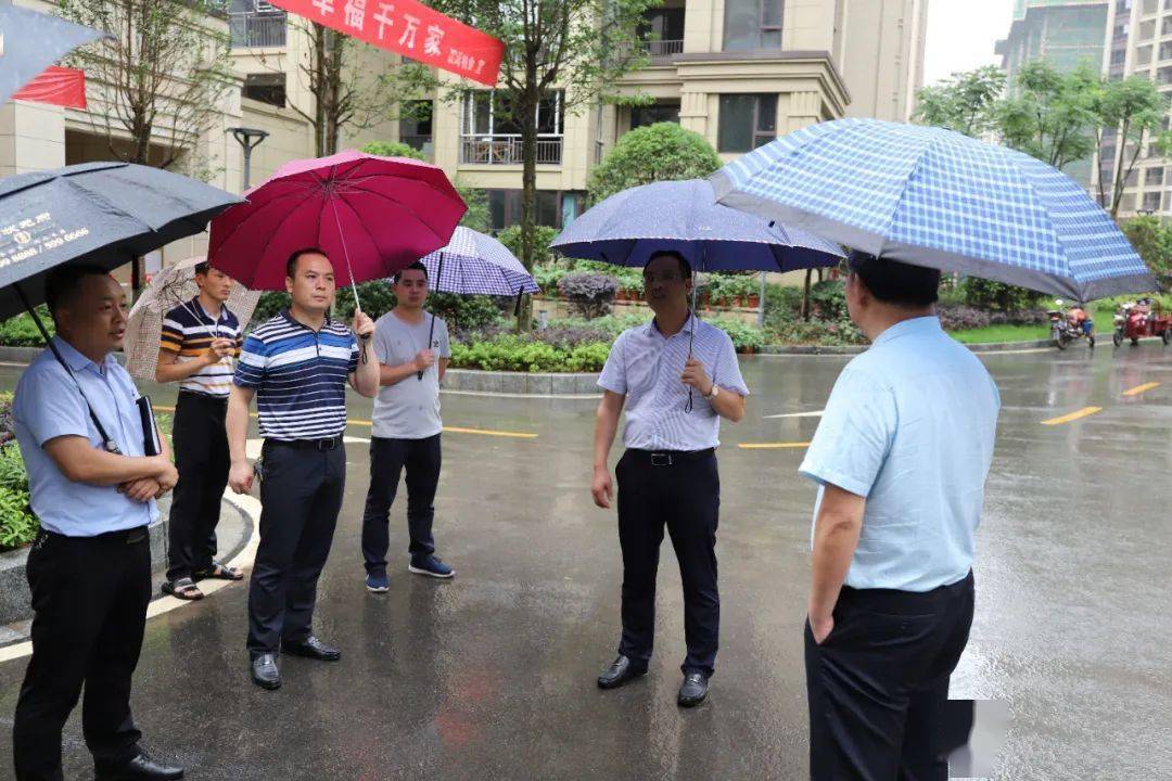 唐年初督导金溪社区文明创建工作