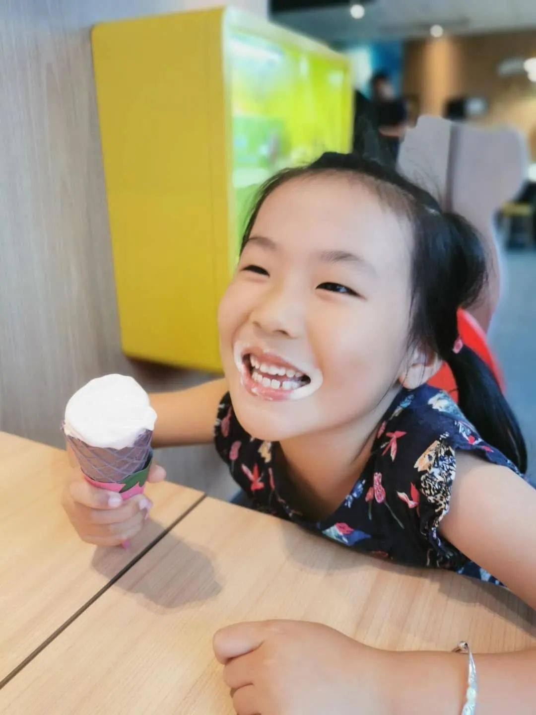 正能量海口青少年用笑脸撑起海南自贸港的明天