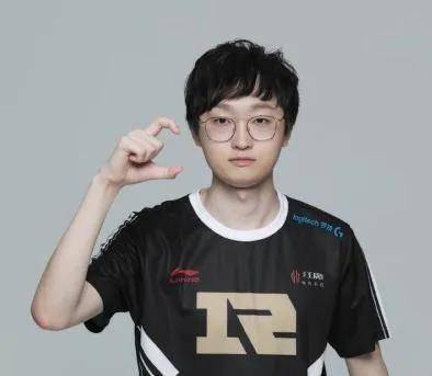 喔,我说的是dota2分部的一号位选手monet.