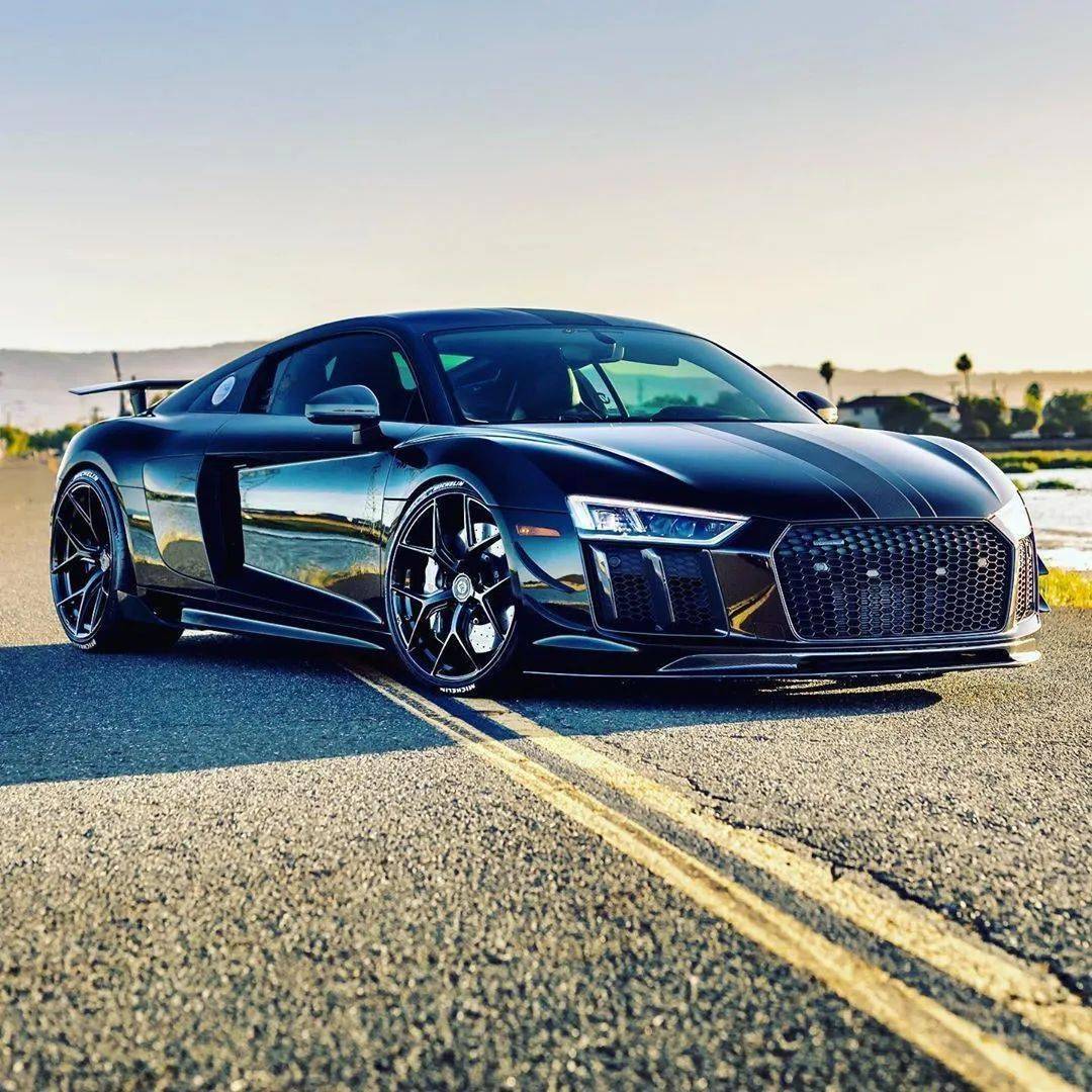 当奥迪r8遇上黑武士碳纤维风帅得一批