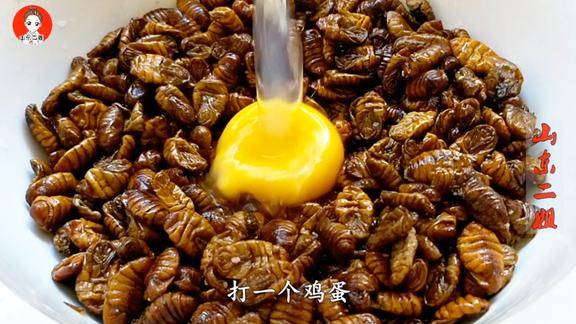 蚕蛹最新吃法不用水不用油加1个鸡蛋秘制一做全家流口水