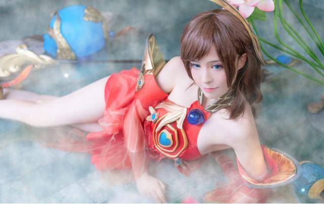 王者荣耀:突破次元壁!丝滑落水大乔cos,水友:让我来救_游戏