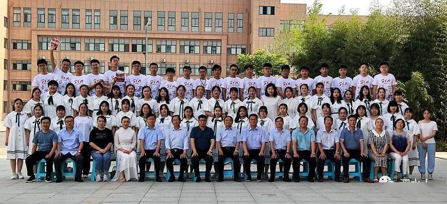 难忘这一刻泗水一中最特别的毕业照来了