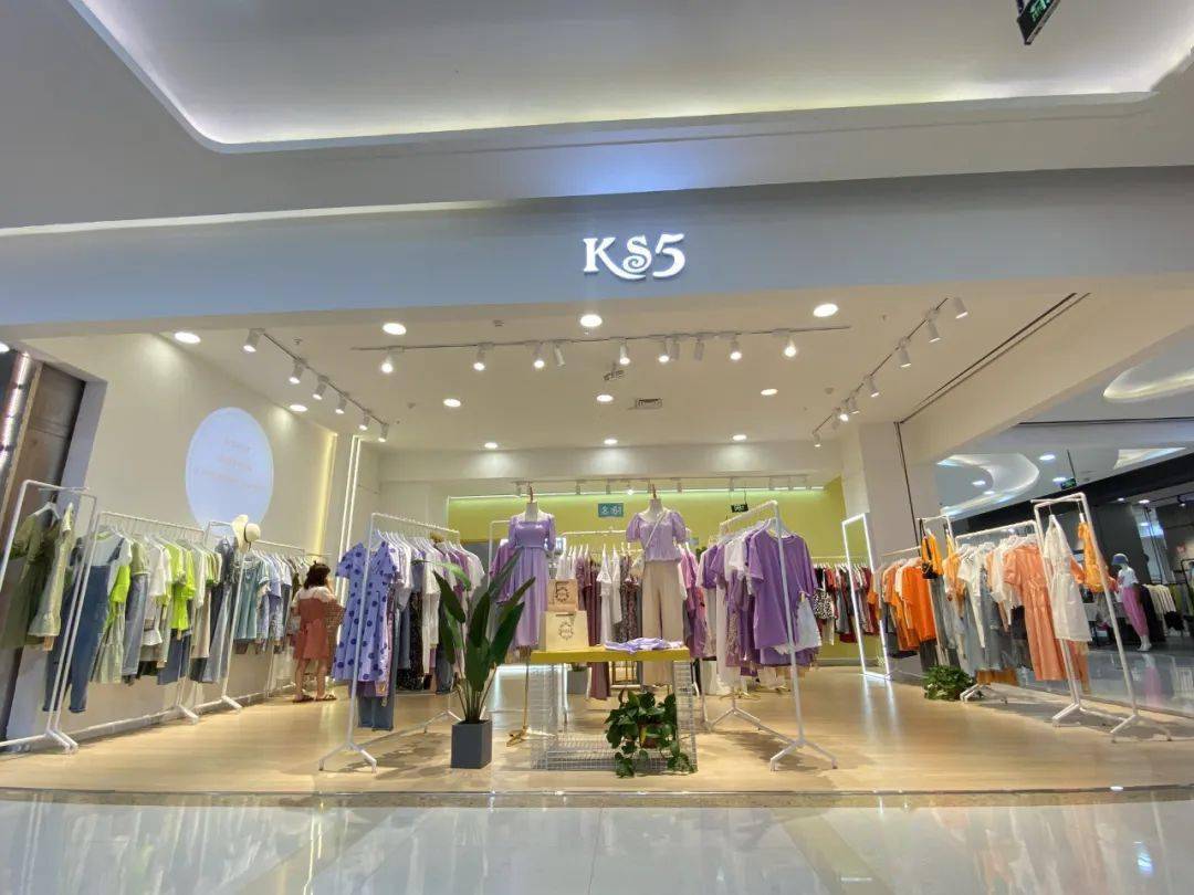 1f西雅图她就是戈蔓婷女装构筑出最纯正优雅的风尚和斐然