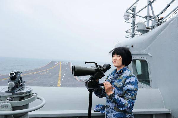 在航空母舰当女士官长难上加难