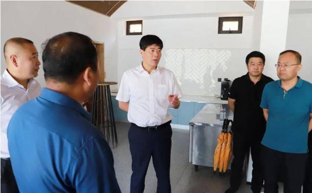 县委书记王江就扶贫协作工作进行调研
