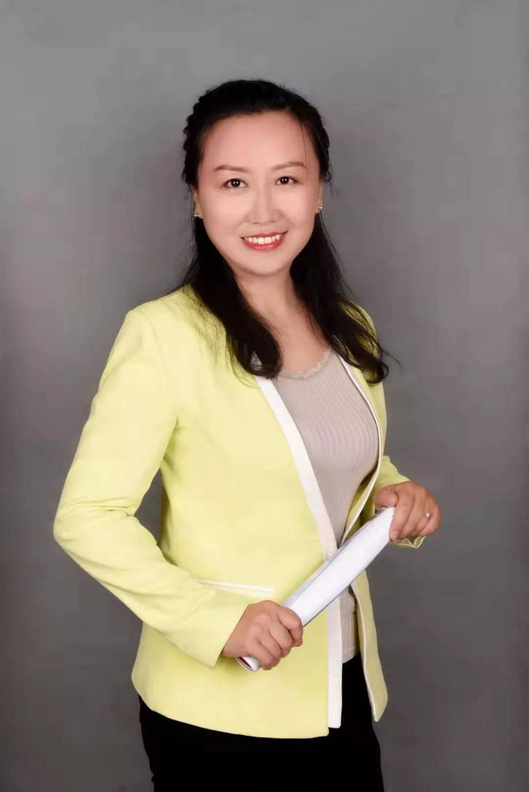 李彦宏,从教十八年,晋中市保教能手,寿阳县学科带头人,滨河幼儿园办公