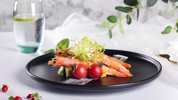 生活需要仪式感中西合璧的夏日懒人菜对虾沙拉