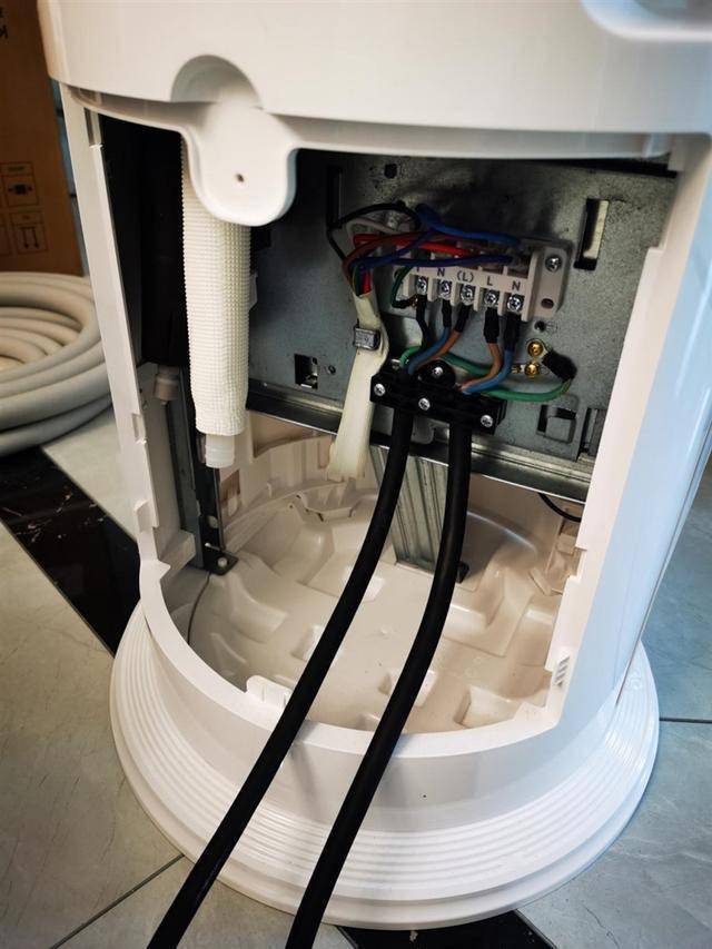 小米立式柔风空调评测:小爱在手 随心所欲_电源线